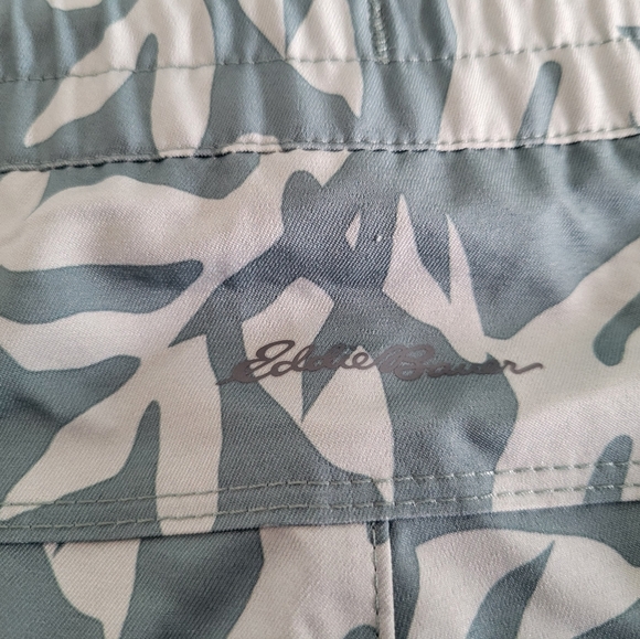 Eddie Bauer Swim Coverup Shorts with Pockets - Picture 3 of 5